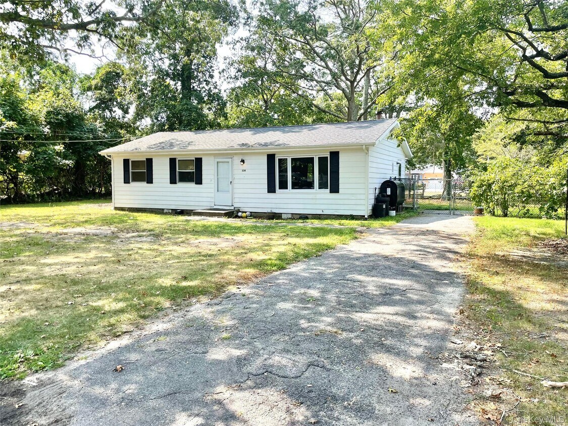 Primary Photo - 134 Longfellow Dr