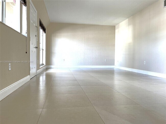 Foto del edificio - 7713 SW 88th St