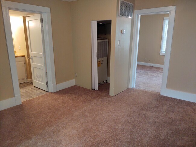 Foto del edificio - 2400 Ridgecrest Dr