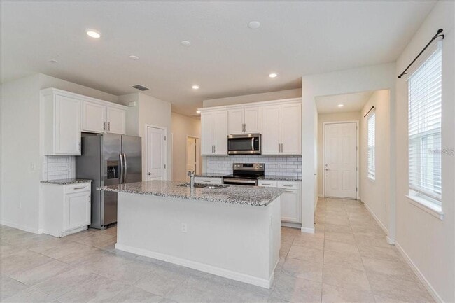 Building Photo - 2501 Southlawn Ln