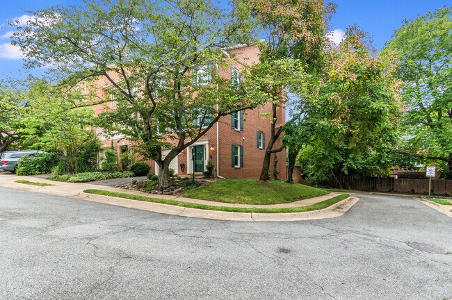 Foto del edificio - 5910 Munson Ct