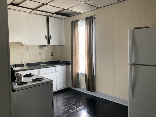 Building Photo - 3 Bedroom Duplex