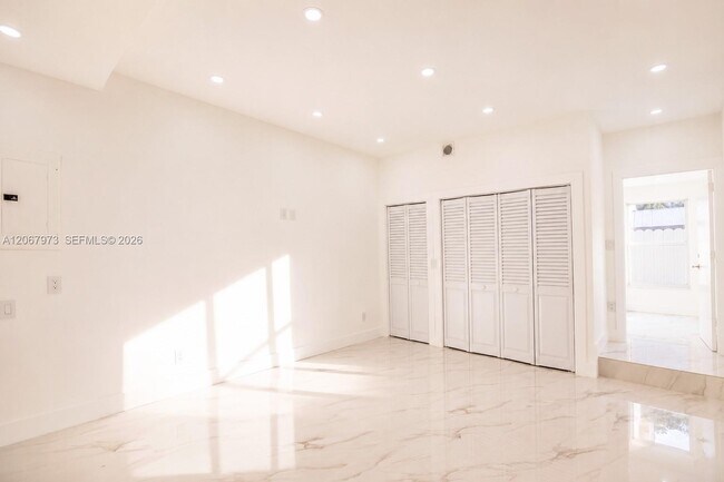 Building Photo - 15428 SW 50th Ter # 15428, Miami, FL 33185