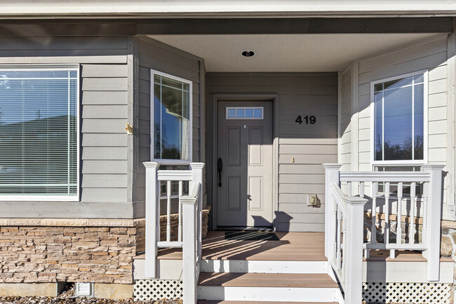 Building Photo - 419 Harris Ln