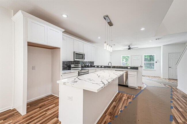 Foto del edificio - 5317 Chennault Rd