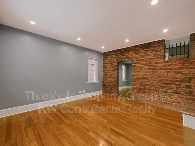 Building Photo - 143-145 East Kossuth Street - 145