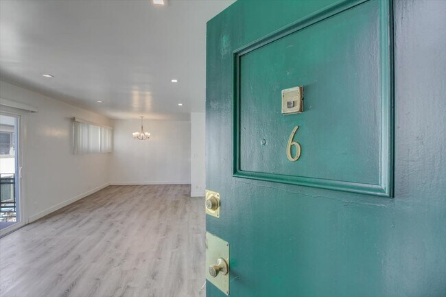 Foto del edificio - 8821 Alcott St