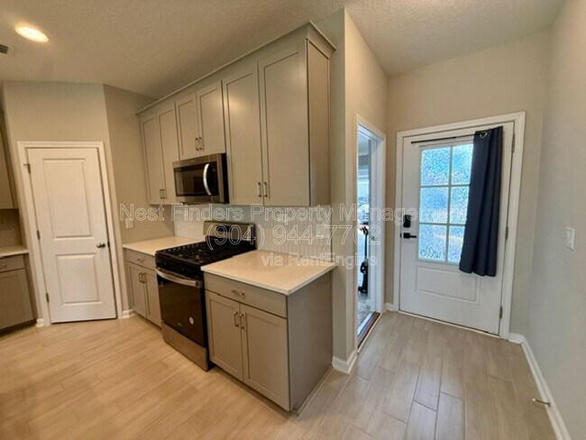 Building Photo - 427 Brandon Lks Dr