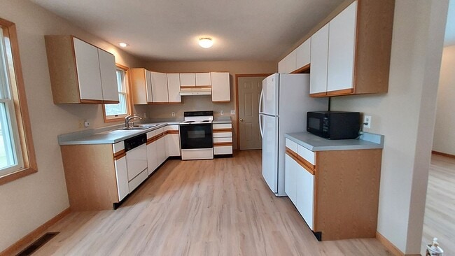 Building Photo - Great Single Family Home in North Hudson