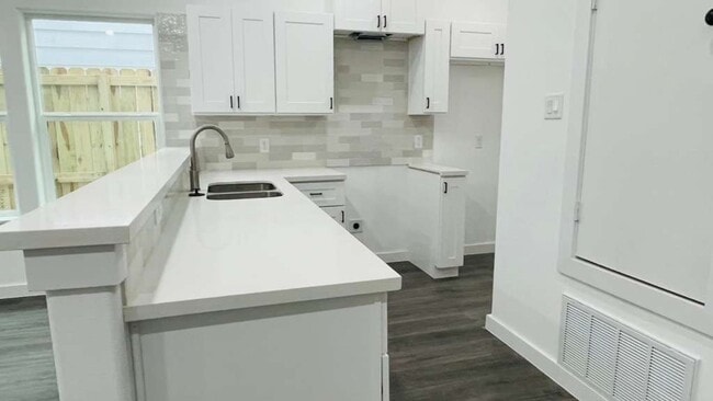 Building Photo - ? Brand-New Unit – 3 Bedrooms, 2.5 Bathroo...