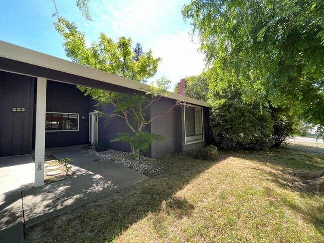 Foto del edificio - 3 Bedroom 2 bath home in North Davis