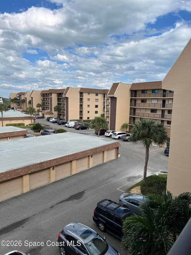 Foto del edificio - 8494 Ridgewood Ave