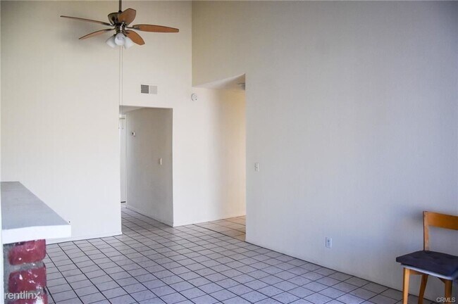 Building Photo - 3 br, 2 bath Duplex - 125 S Cypress St Apt A