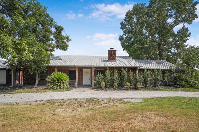 Building Photo - 700 Anderson Rd