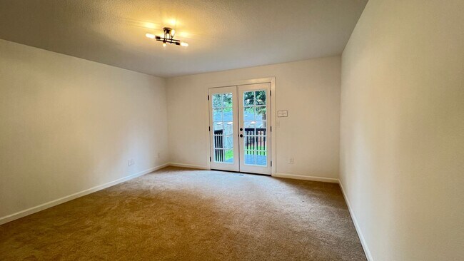 Foto del edificio - Beautiful Cherokee Bay Home - ONE YEAR LEASE