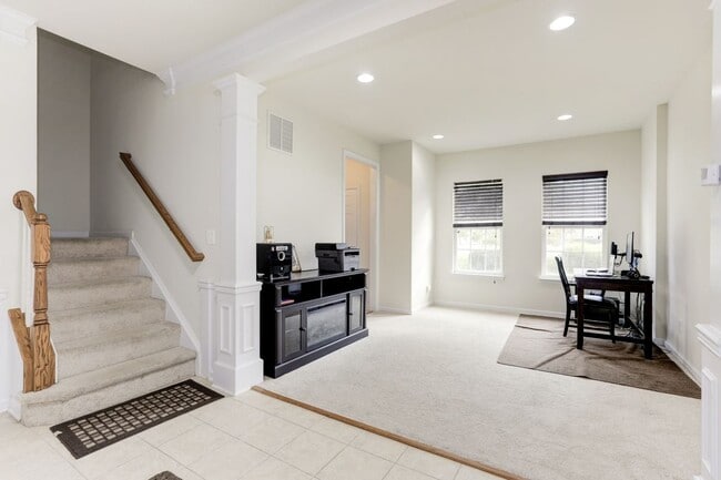 Building Photo - 43551 Wheadon Terrace