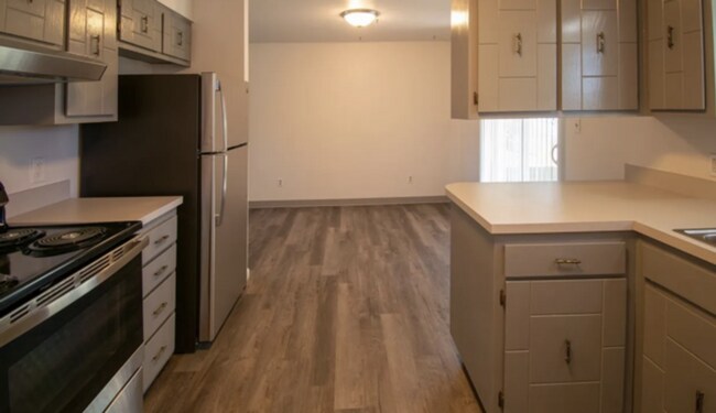 Foto del edificio - Charming 2-Bed Home with Oversized Backyar...