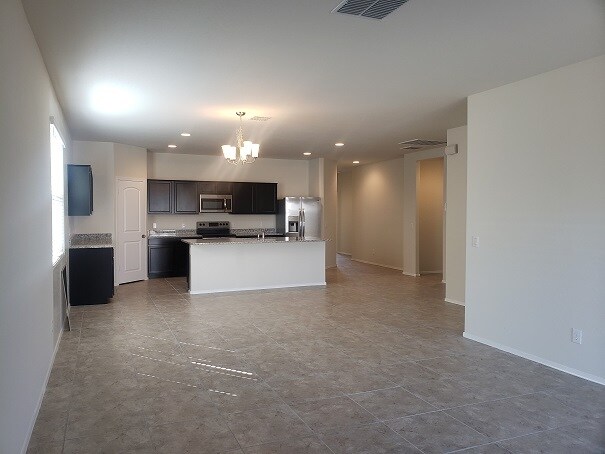 Foto principal - 37698 W Capri Ave