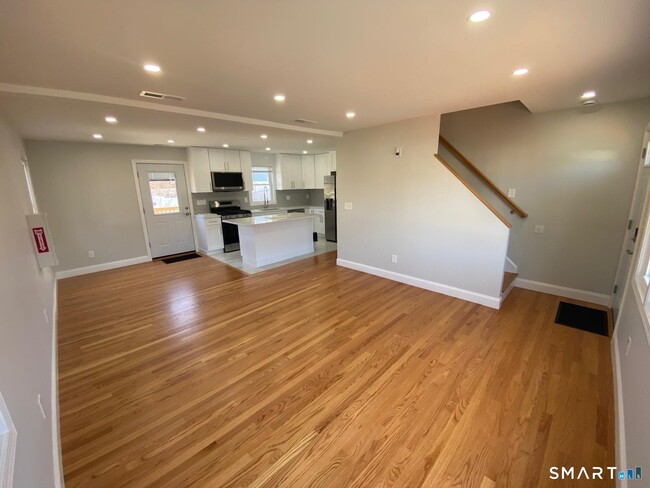 Building Photo - 95 Marcel St