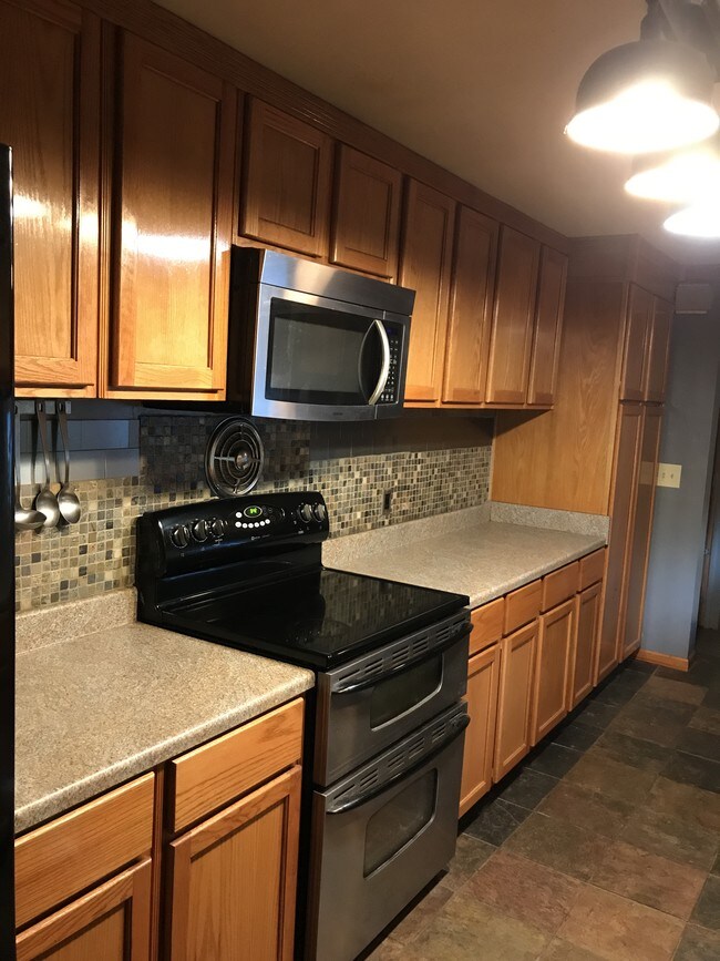 Foto del edificio - 8755 Maplewood Dr