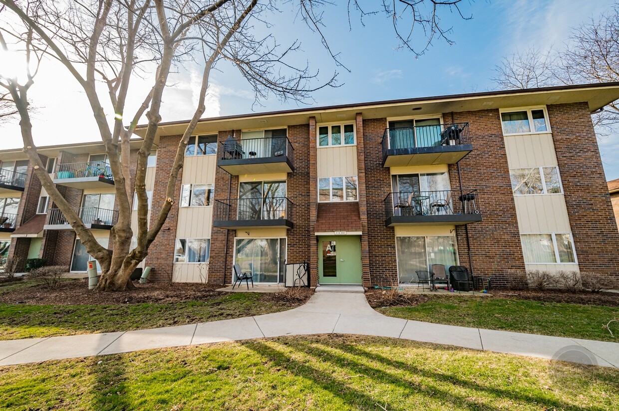 Foto principal - 5S066 Pebblewood Ln