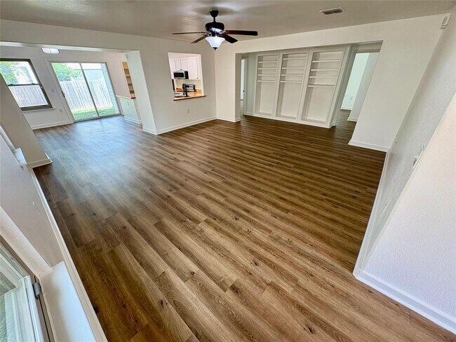 Foto del edificio - 8003 Bannock Ln