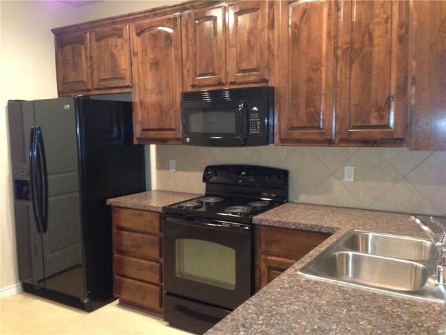 Building Photo - 2227 Colby Ln