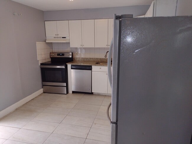 Building Photo - 5911 Barbados Way E