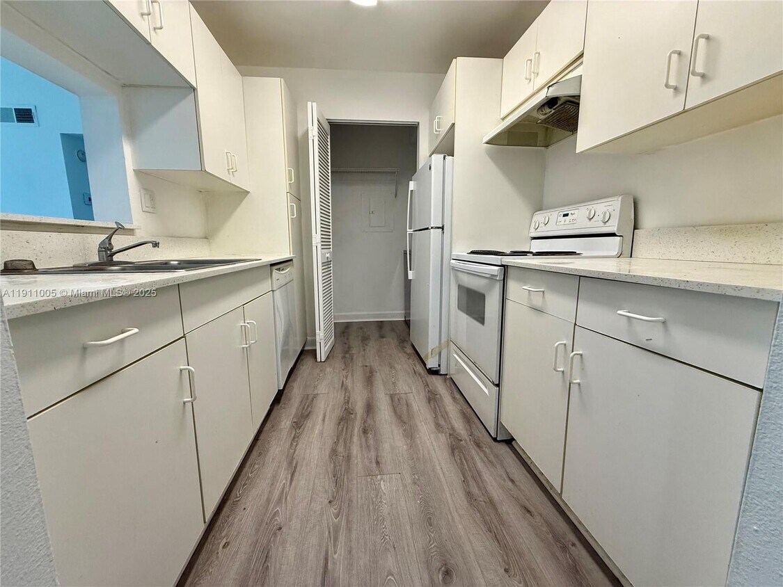 Foto principal - 3988 NW 87th Ave