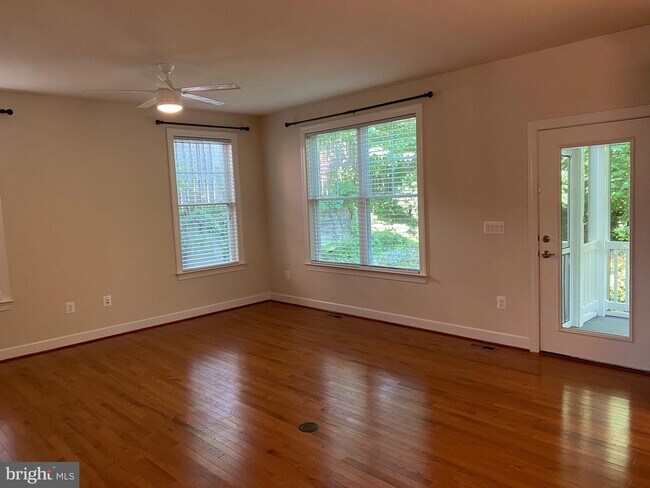 Building Photo - 1449 N Longfellow St
