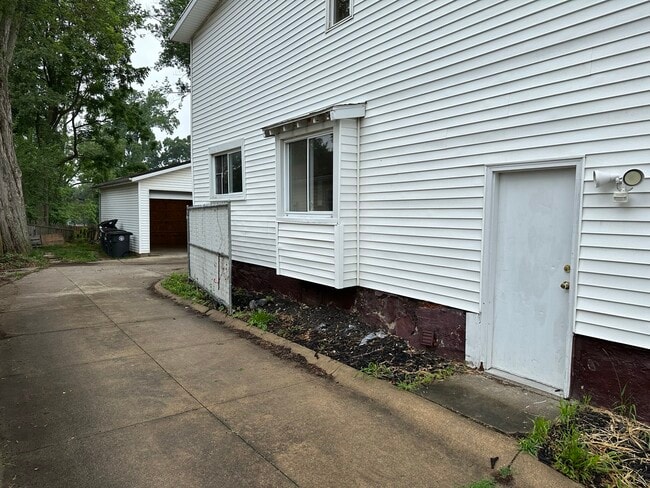 Building Photo - 408 Wirth Ave