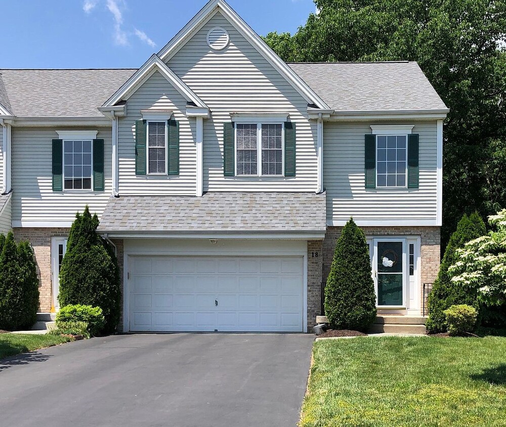 3 BR Townhome - 18 Cobblestone Ct