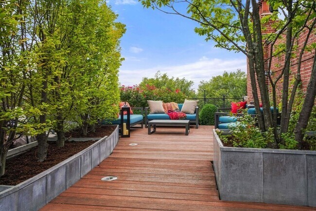 Foto del edificio - 132 Commonwealth Ave