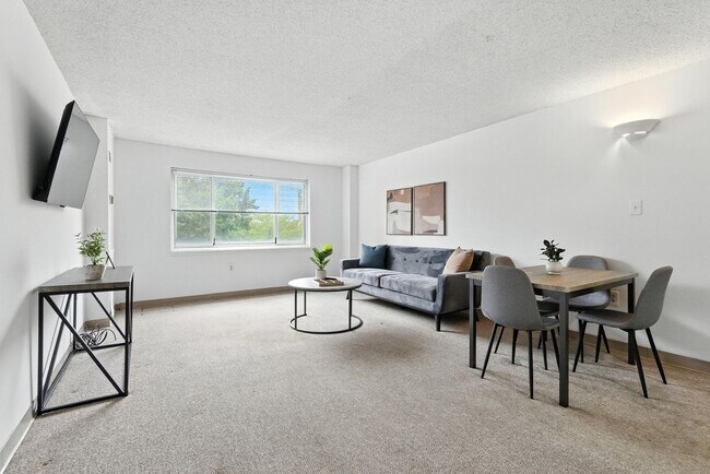Building Photo - 1711 Bellevue Ave