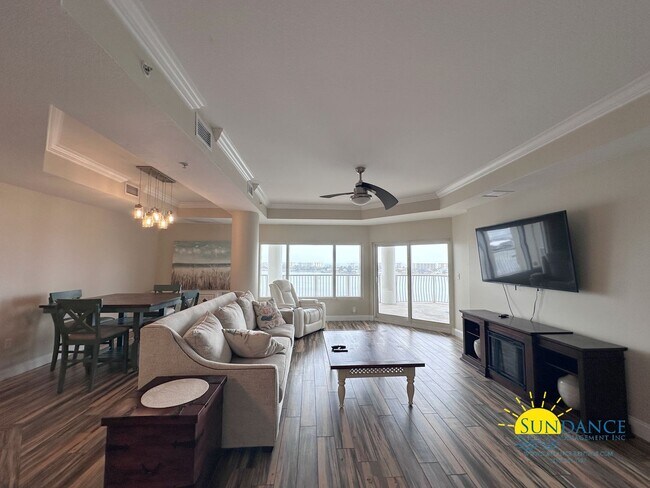 Foto del edificio - Stunning Waterfront 3 Bedroom Condo at Presidio Yacht Club!