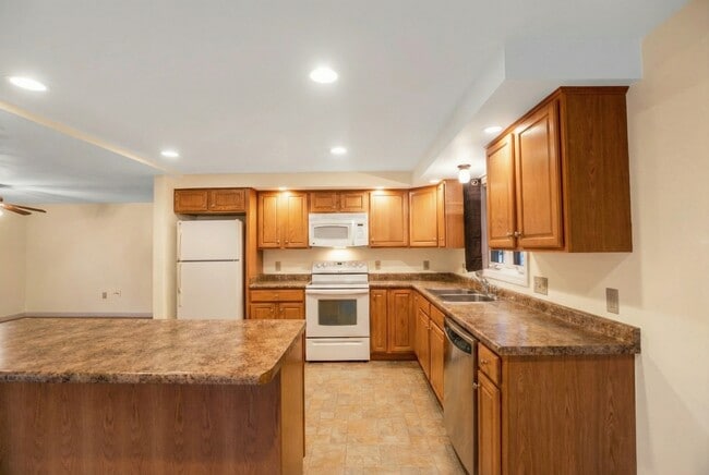 Kitchen - 273 S Main St