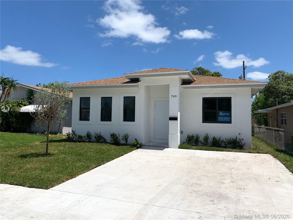 Foto principal - 749 NW 4th St