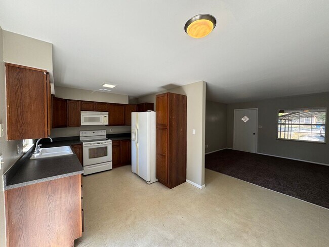 Foto del edificio - Charming 4 Bedroom, 1 Bathroom Home in Orange City!!