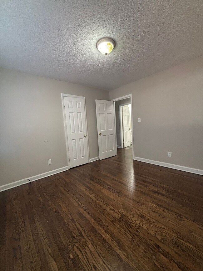 Building Photo - Hidden Valley 3 bedroom