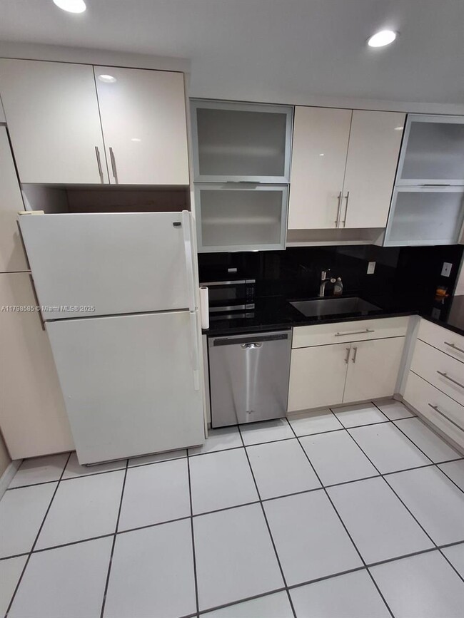Foto del edificio - 1351 NE Miami Gardens Dr