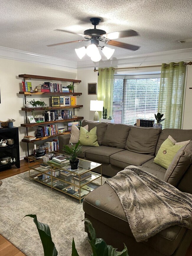 Foto del edificio - Stunning 2 bed, 2.5 bath townhouse just off the Oconee Connector