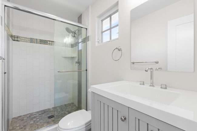 Foto del edificio - 193 Carmel Ave