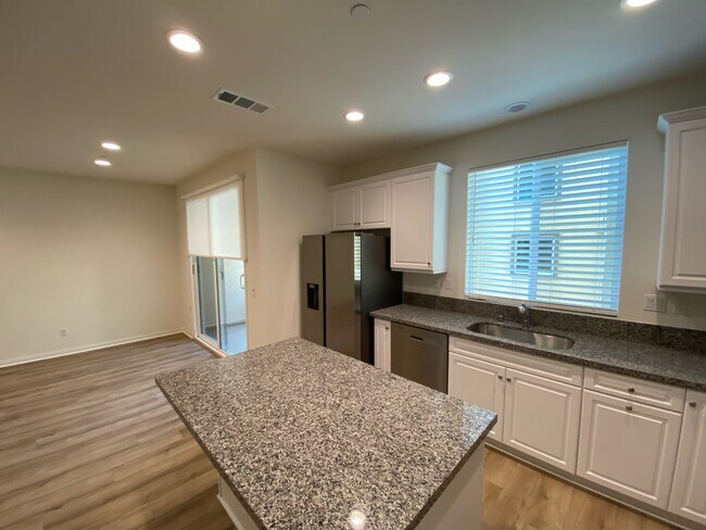 Building Photo - 207 Mission Villas Rd