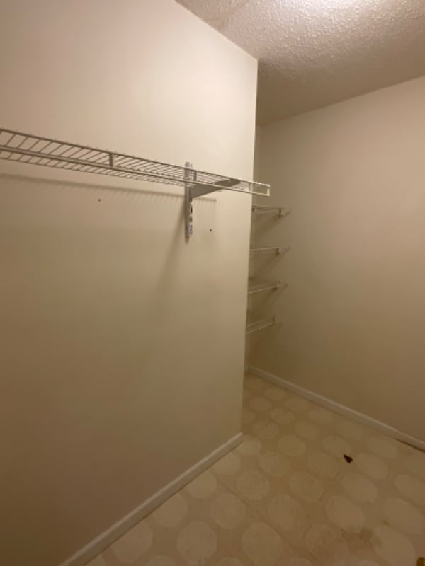 Foto del edificio - 235 Hunter Hills Cir