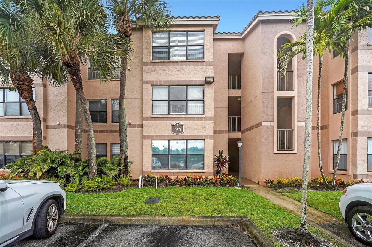 Building Photo - 2926 S University Dr