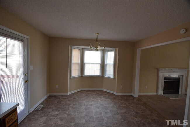 Building Photo - 114 Gracie Ln