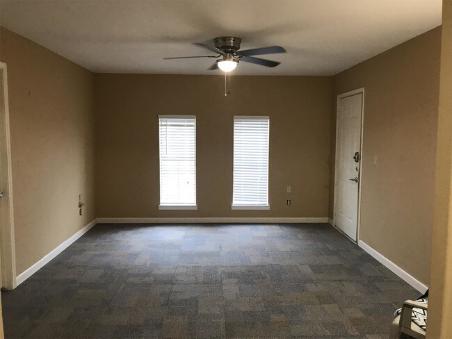 Foto del edificio - 4841 Hwy 35 N Bypass