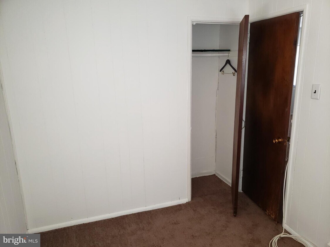Primary Photo - 1128 W Browning Rd