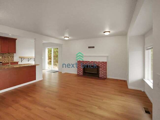 Foto del edificio - A beautiful 4 bed and 2 bathroom house for rent