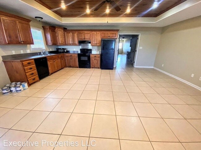 Foto del edificio - Spacious 2-Bedroom Duplex Near McNeese Sta...